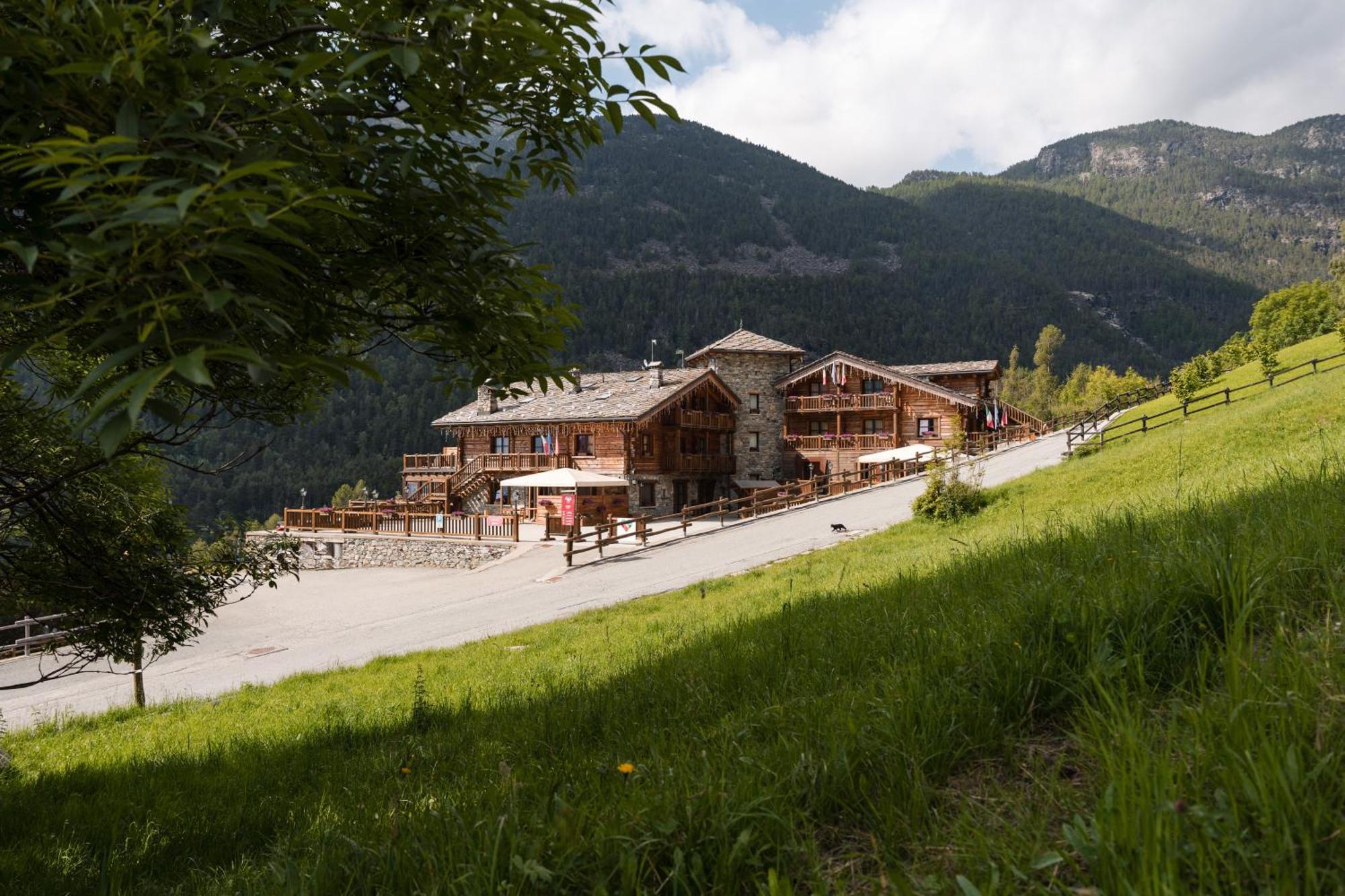 Hotel Silou Retreat Champdepraz Exterior foto